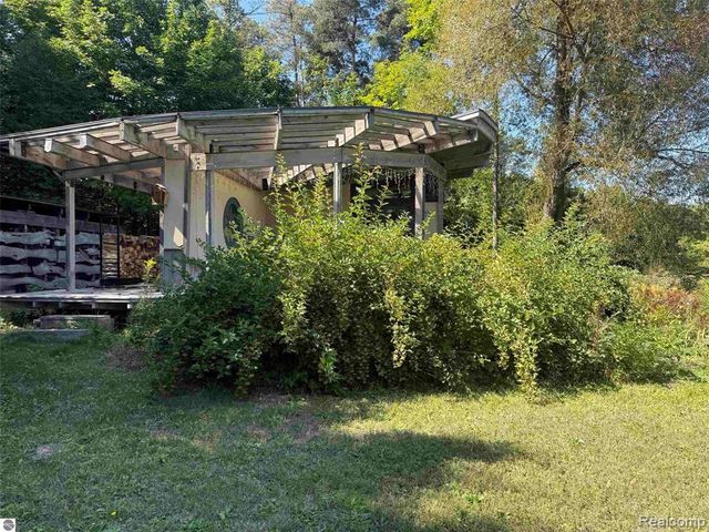 10910 S Shore Road, Suttons Bay, MI 49682