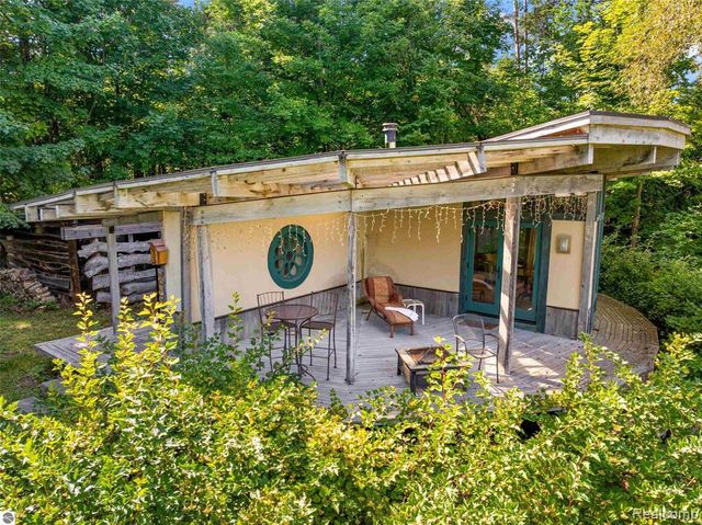 10910 S Shore Road, Suttons Bay, MI 49682