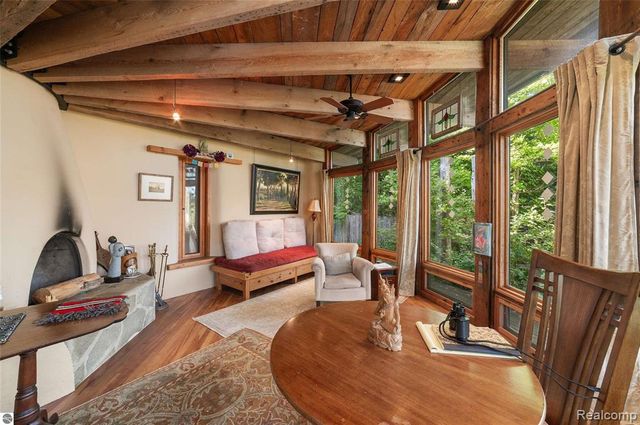 10910 S Shore Road, Suttons Bay, MI 49682