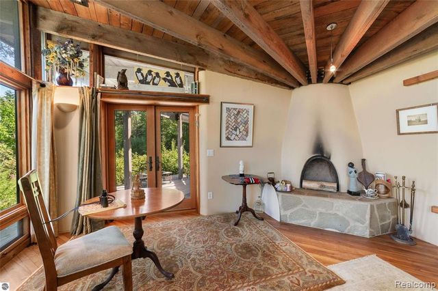 10910 S Shore Road, Suttons Bay, MI 49682