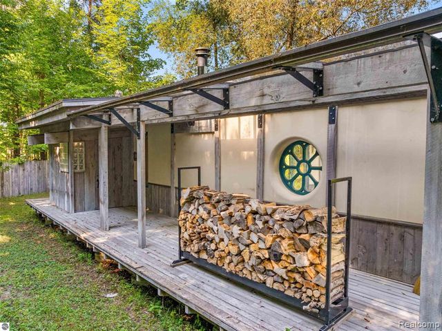 10910 S Shore Road, Suttons Bay, MI 49682