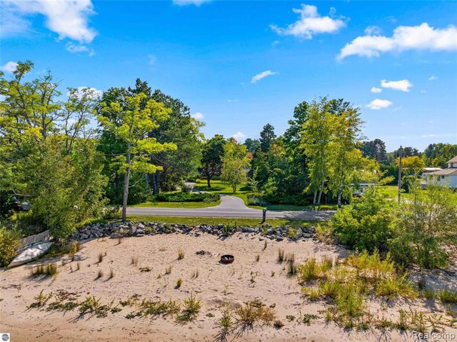 10910 S Shore Road, Suttons Bay, MI 49682