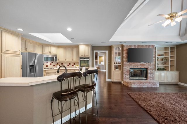 10 Waterwood Court, Mansfield, TX 76063