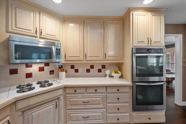 10 Waterwood Court, Mansfield, TX 76063