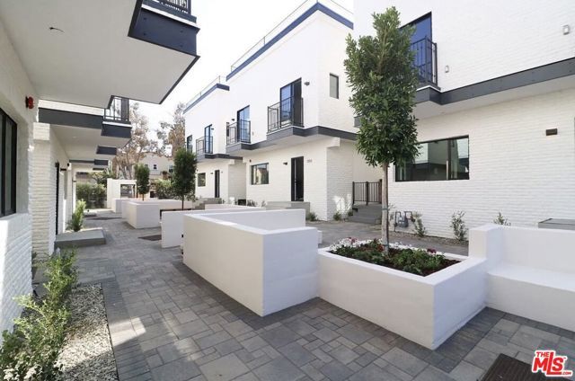 1253 S Plymouth, Los Angeles, CA 90019