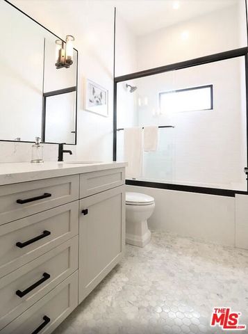 1253 S Plymouth, Los Angeles, CA 90019