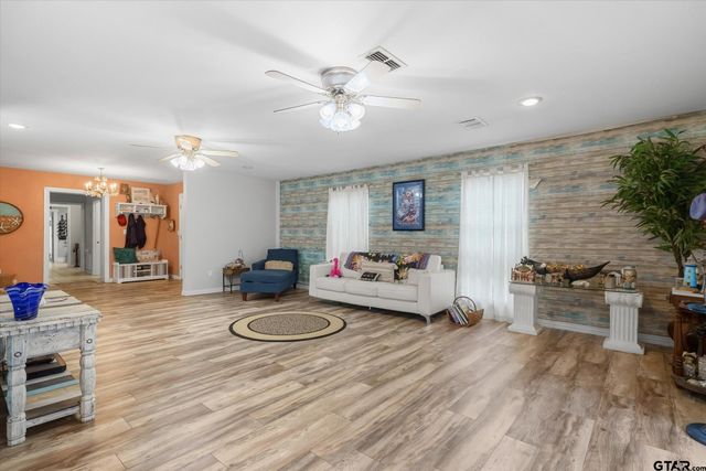 12125 N State Highway 110, Van, TX 75790