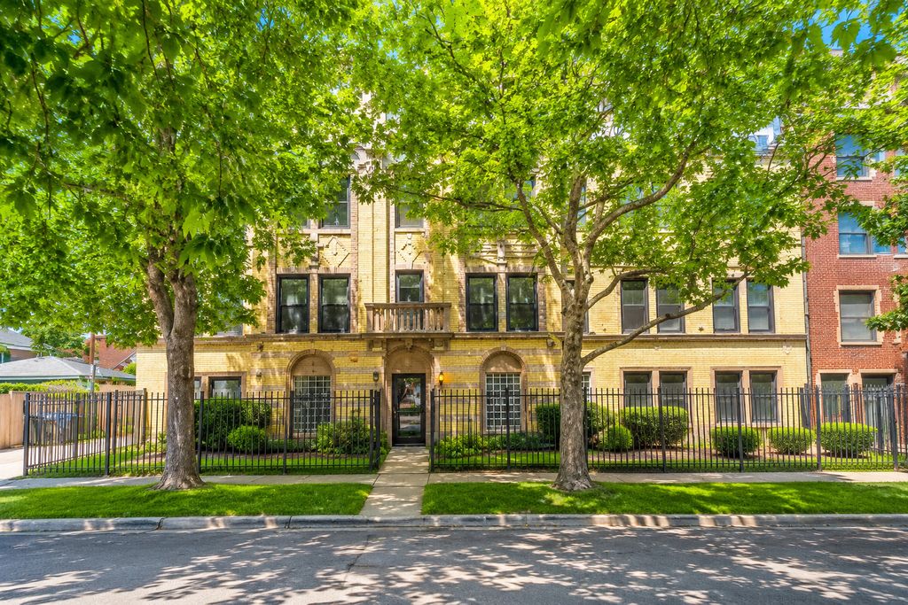 1934 E 74th Street 305, Chicago, IL 60649