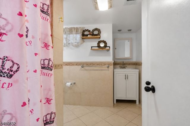 330 Harrison Ave, Lodi Boro, NJ 07644