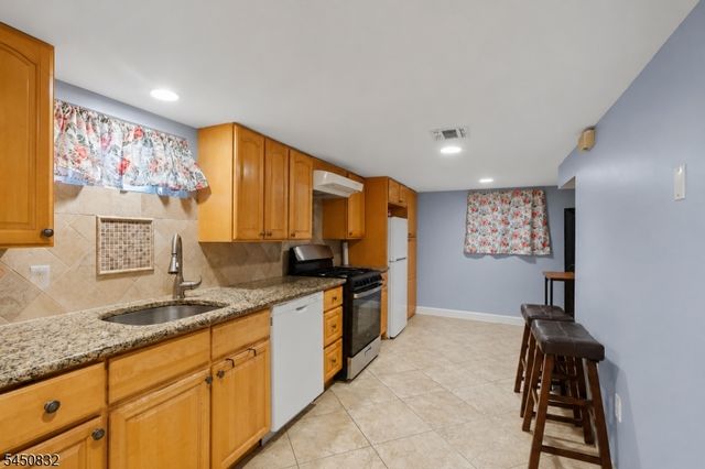 330 Harrison Ave, Lodi Boro, NJ 07644