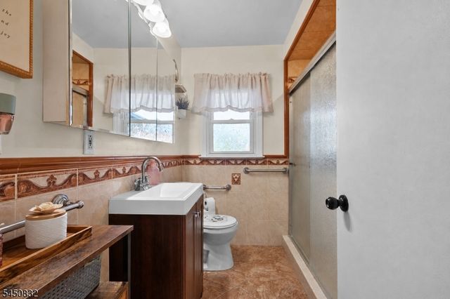 330 Harrison Ave, Lodi Boro, NJ 07644