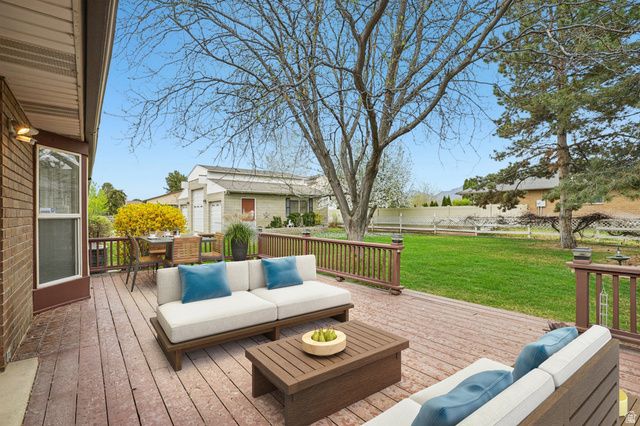 11243 S BLAKE CIR, South Jordan, UT 84095