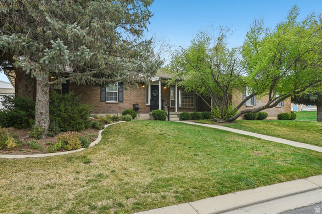 11243 S BLAKE CIR, South Jordan, UT 84095