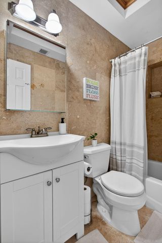 451 NE 48th Court, Oakland Park, FL 33334