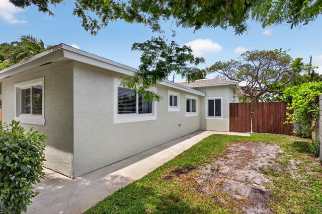 451 NE 48th Court, Oakland Park, FL 33334