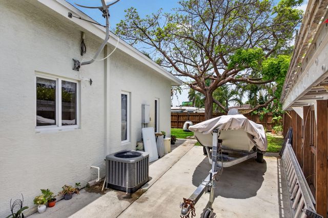 451 NE 48th Court, Oakland Park, FL 33334