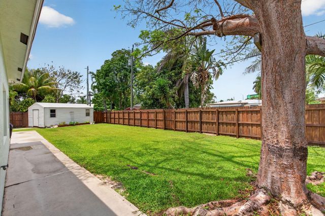 451 NE 48th Court, Oakland Park, FL 33334