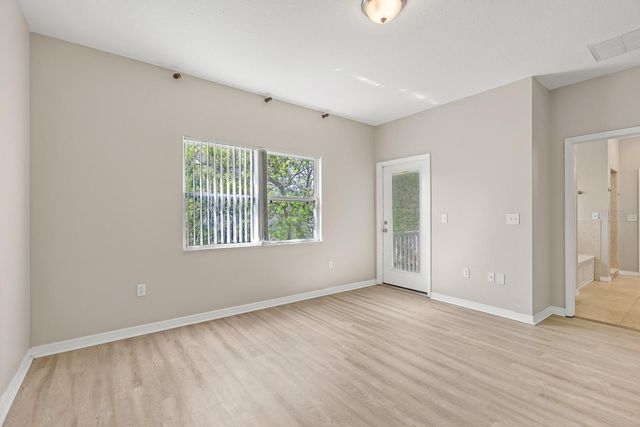 3116 W HARTNETT AVENUE, Tampa, FL 33611