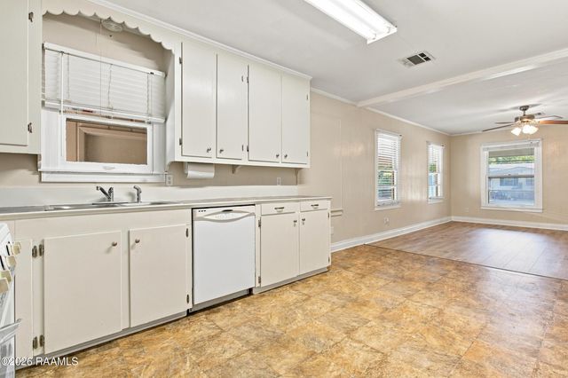 124 W White Street, Opelousas, LA 70570