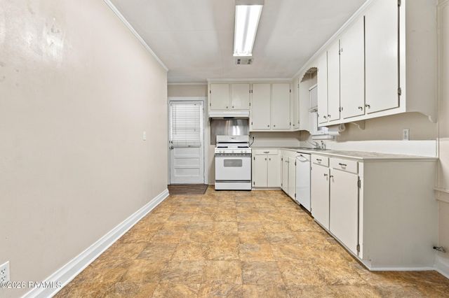 124 W White Street, Opelousas, LA 70570
