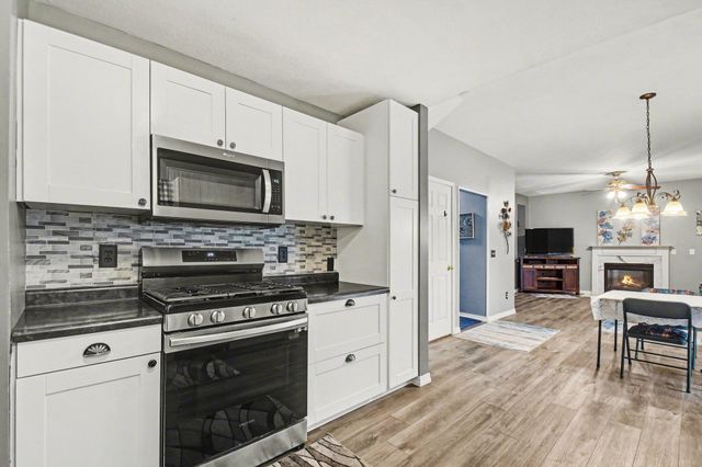 200 Mayflower Road, Buchanan, MI 49107