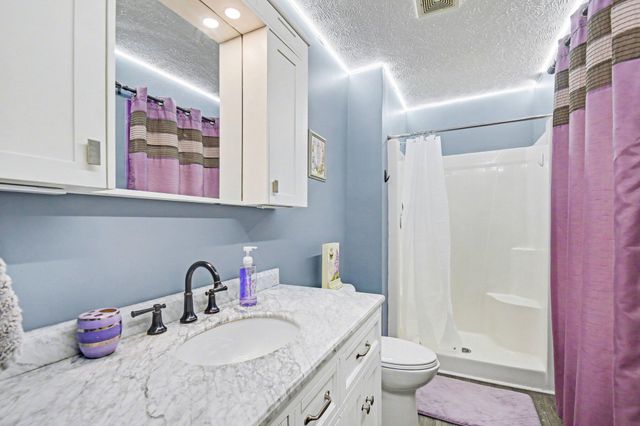 200 Mayflower Road, Buchanan, MI 49107