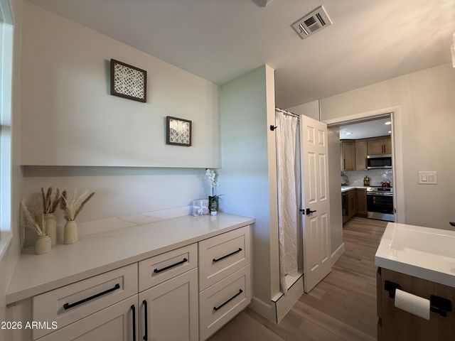 2710 E AMELIA Avenue, Phoenix, AZ 85016