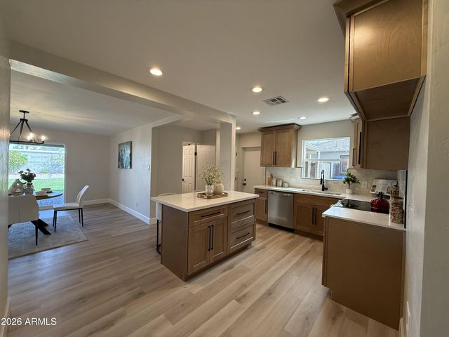 2710 E AMELIA Avenue, Phoenix, AZ 85016