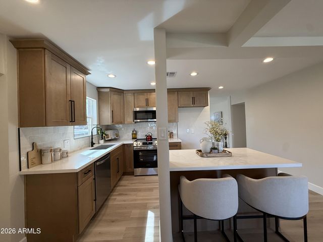 2710 E AMELIA Avenue, Phoenix, AZ 85016