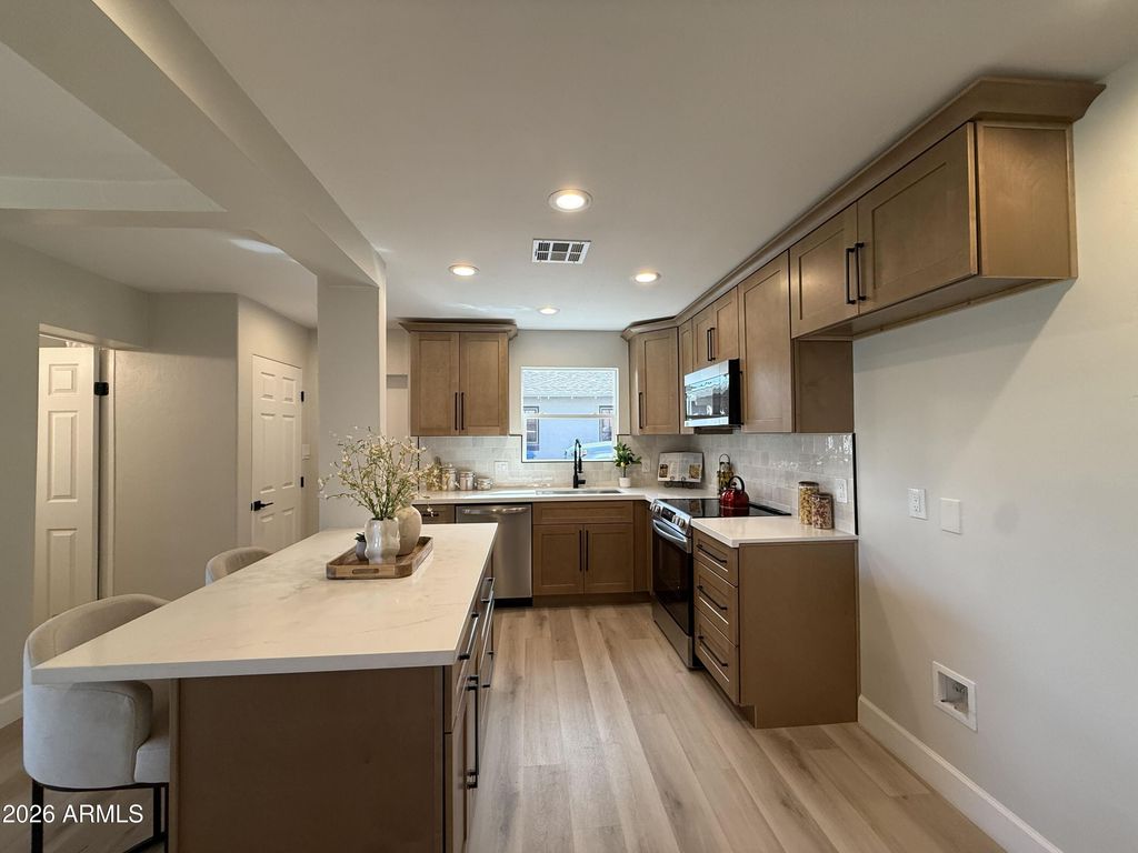 2710 E AMELIA Avenue, Phoenix, AZ 85016 — photo 5