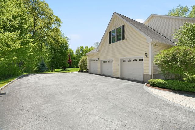 23 Pheasant Run Road, Putnam Valley, NY 10579