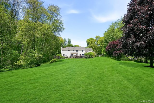 23 Pheasant Run Road, Putnam Valley, NY 10579