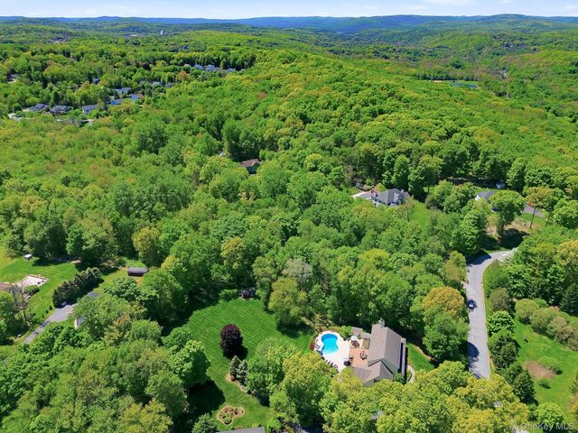 23 Pheasant Run Road, Putnam Valley, NY 10579