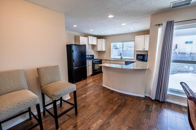 12120 Towner Avenue NE, Albuquerque, NM 87112