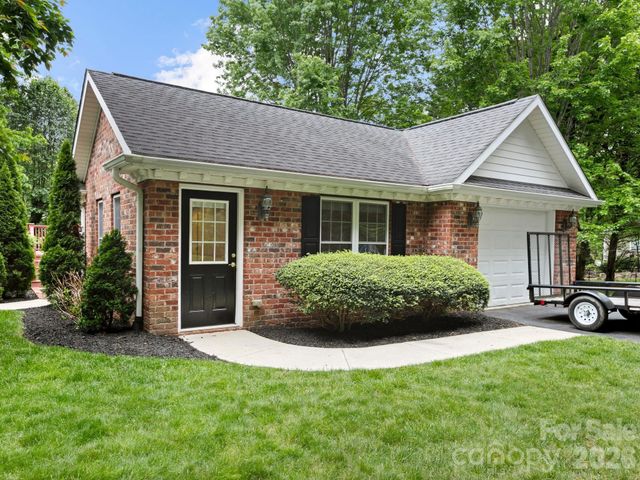 103 Berry Hill Drive 10, Hendersonville, NC 28791