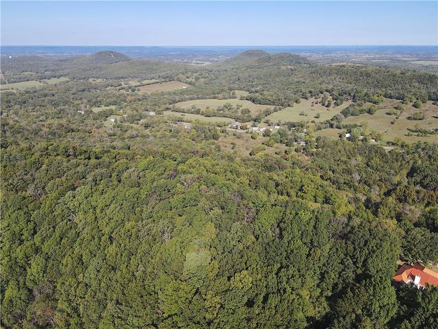 Cisco Road, Berryville, AR 72616