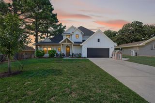 402 Kiowa Drive W, Gainesville, TX 76240
