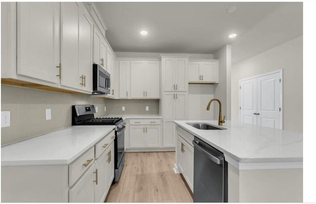 5077 Blackberry Lane, Ravenel, SC 29470