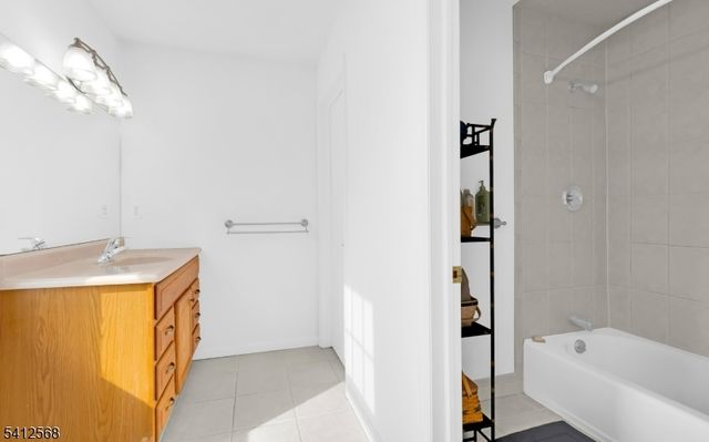 25 Manor House Rd, Mount Olive Twp., NJ 07828