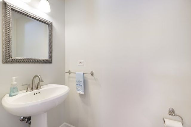 1033 Lincoln Trail, Oak Park, IL 60302