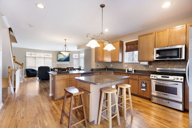 1033 Lincoln Trail, Oak Park, IL 60302