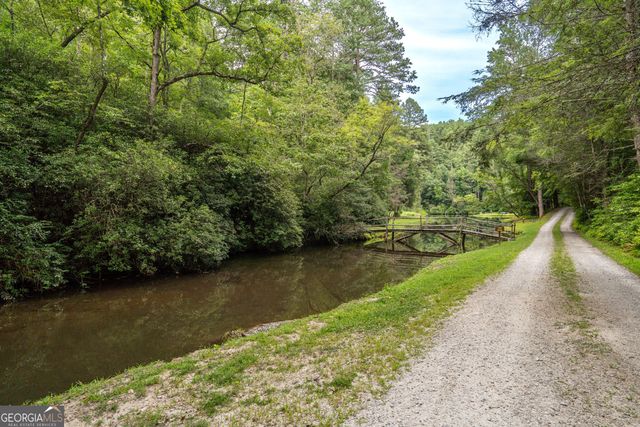 518 Grizzly Ridge Road, Lakemont, GA 30552