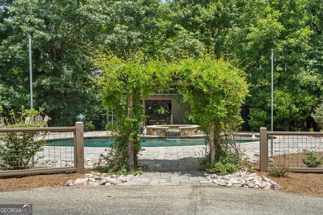 518 Grizzly Ridge Road, Lakemont, GA 30552