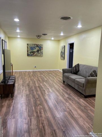 311 Rilla Vista, San Antonio, TX 78216