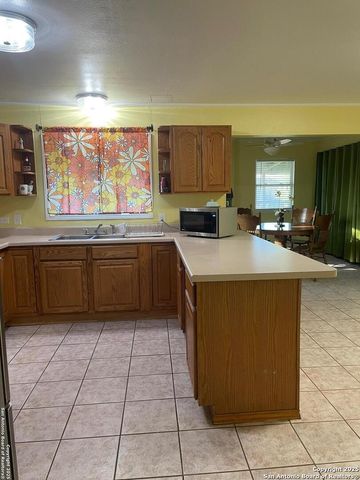 311 Rilla Vista, San Antonio, TX 78216