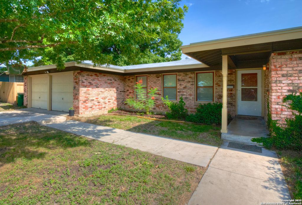 311 Rilla Vista, San Antonio, TX 78216