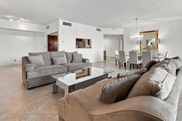 900 Island Drive 105, Rancho Mirage, CA 92270