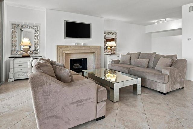 900 Island Drive 105, Rancho Mirage, CA 92270