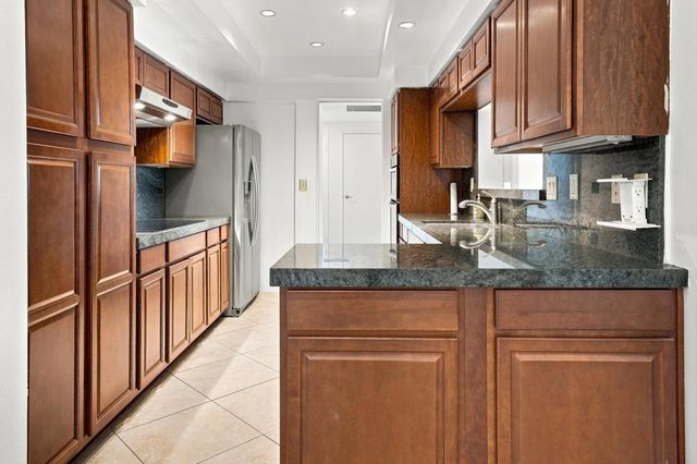 900 Island Drive 105, Rancho Mirage, CA 92270