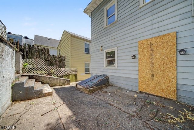 53 Brainard St, Phillipsburg Town, NJ 08865
